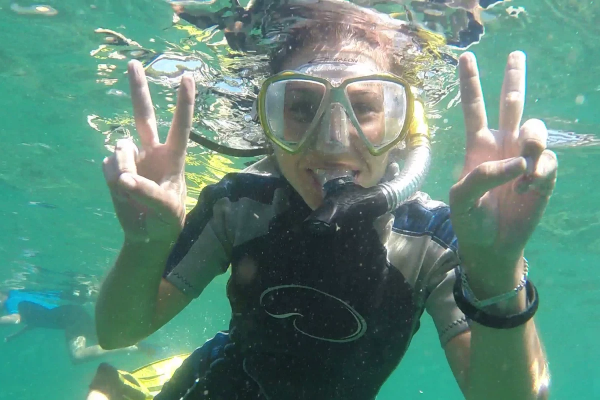 Snorkeling to discover the coastline - Port Santa Lucia - Bonjour Fun