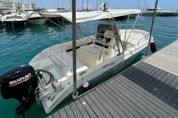 Rent a 40hp boat in Salerno, sail independently  in Amalfi Coast - Bonjour Fun