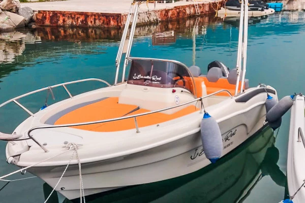 Rent a 40hp boat without a boat license in Salerno, Barrella Rent - Bonjour Fun