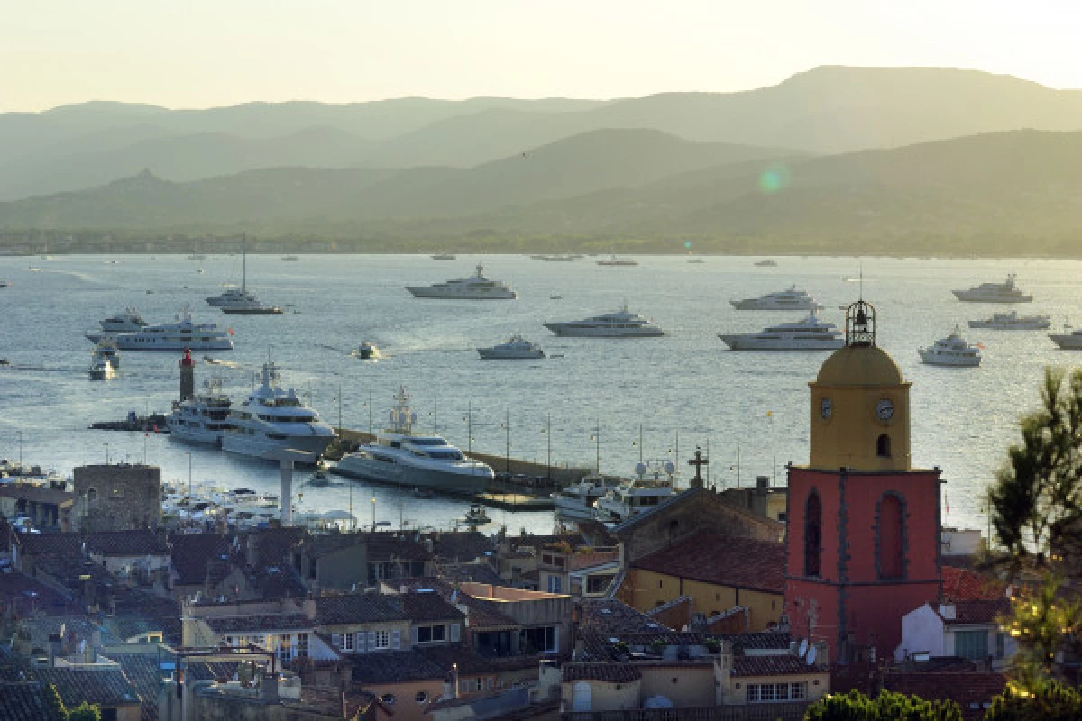 SAINT-TROPEZ, PORT-GRIMAUD Small-Group Tour - Bonjour Fun