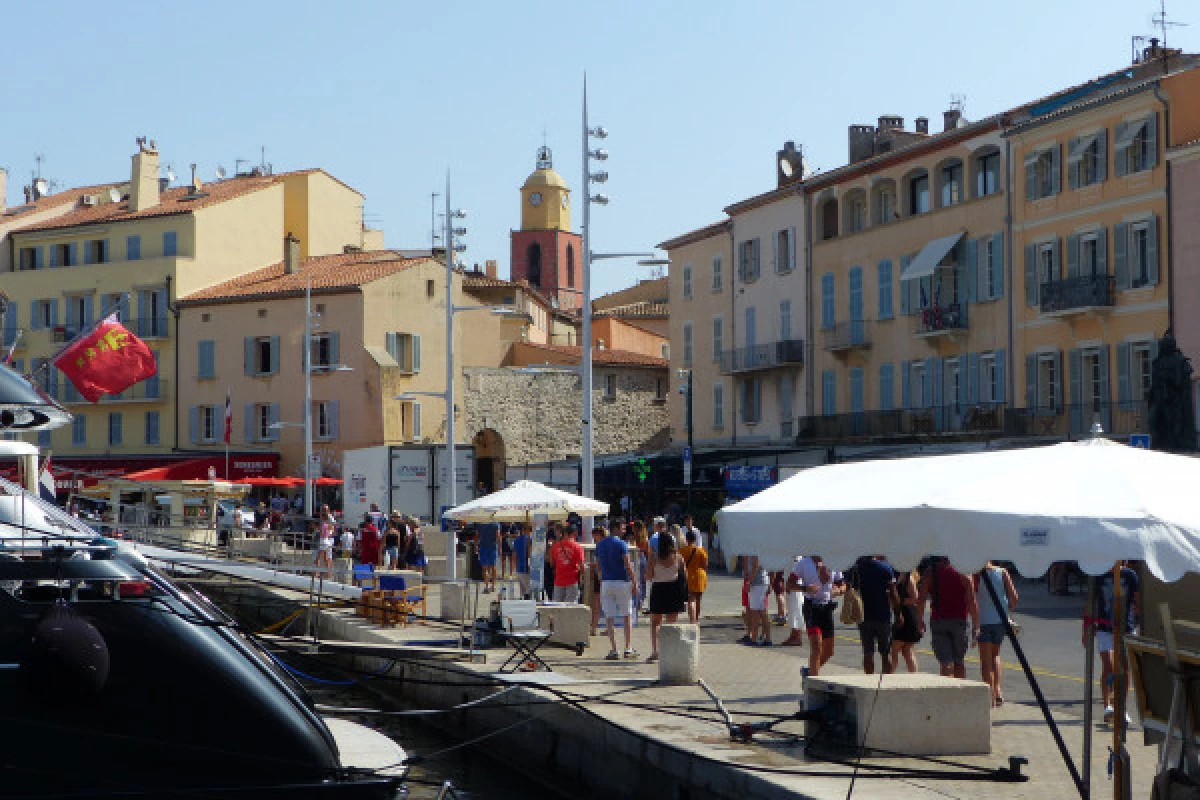 SAINT-TROPEZ, PORT-GRIMAUD Small-Group Tour - Bonjour Fun