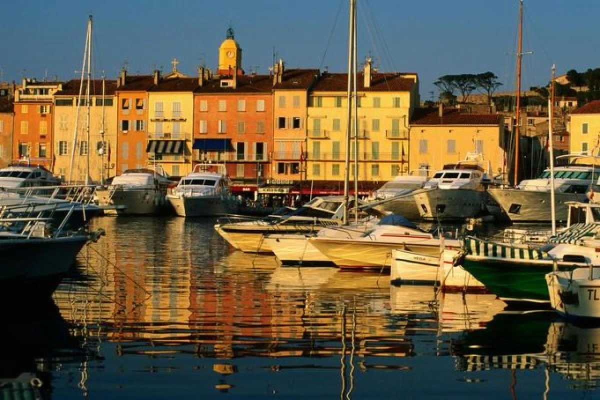 Saint-Tropez : Provencal market and secrets beaches. - Bonjour Fun