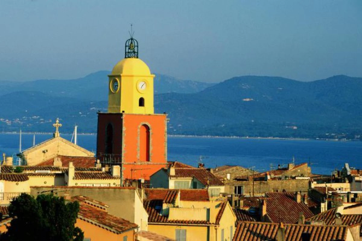 Saint-Tropez : Provencal market and secrets beaches. - Bonjour Fun