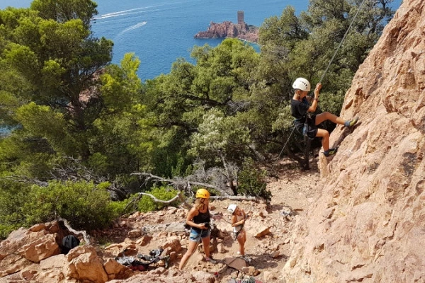 Climbing session the red rocks of Estérel - Saint-Raphaël - Bonjour Fun