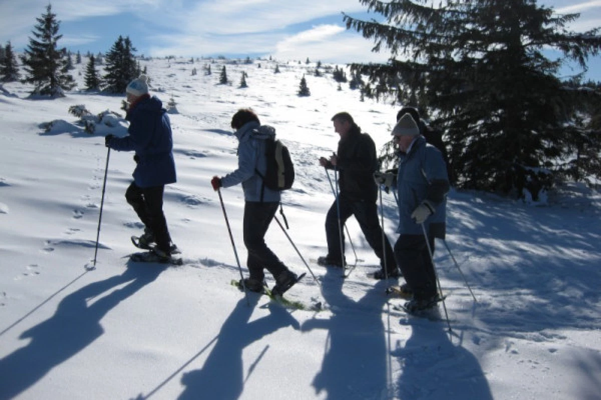 Snowshoe hike to discover Lac Blanc - Bonjour Fun