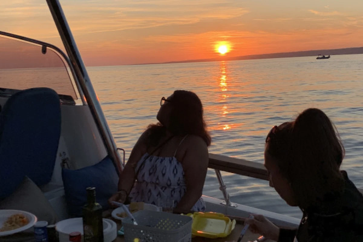 Evening cruise to the Islands - Quay of honnor Town Hall - Bonjour Fun
