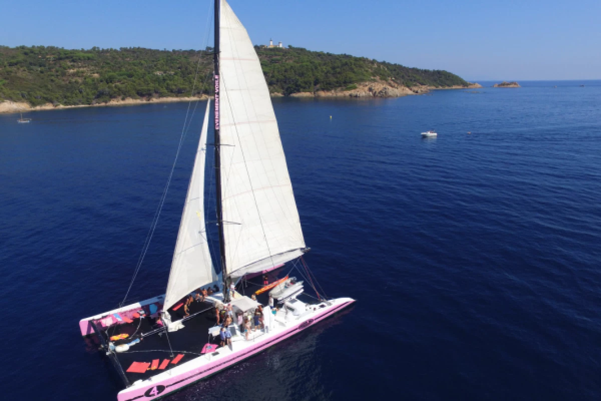 Catamaran sunset evening from Lavandou - Bonjour Fun