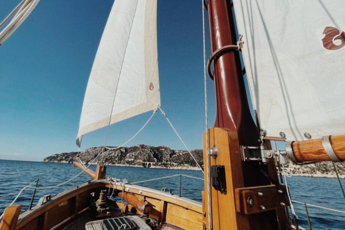 Evening sailing cruise in the Frioul's Island - Quay of Honor Town Hall - Bonjour Fun