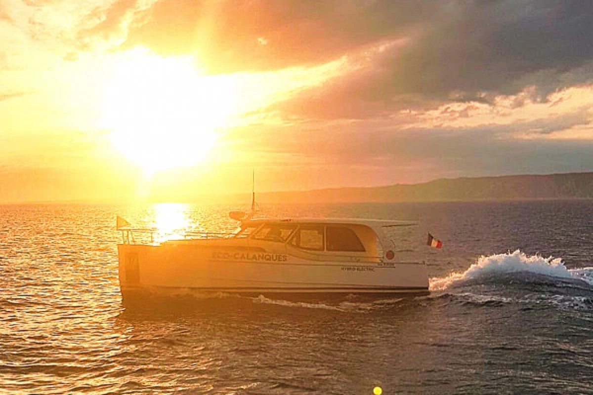 Evening cruise in the Calanques of the Frioul's Island RVD - Bonjour Fun