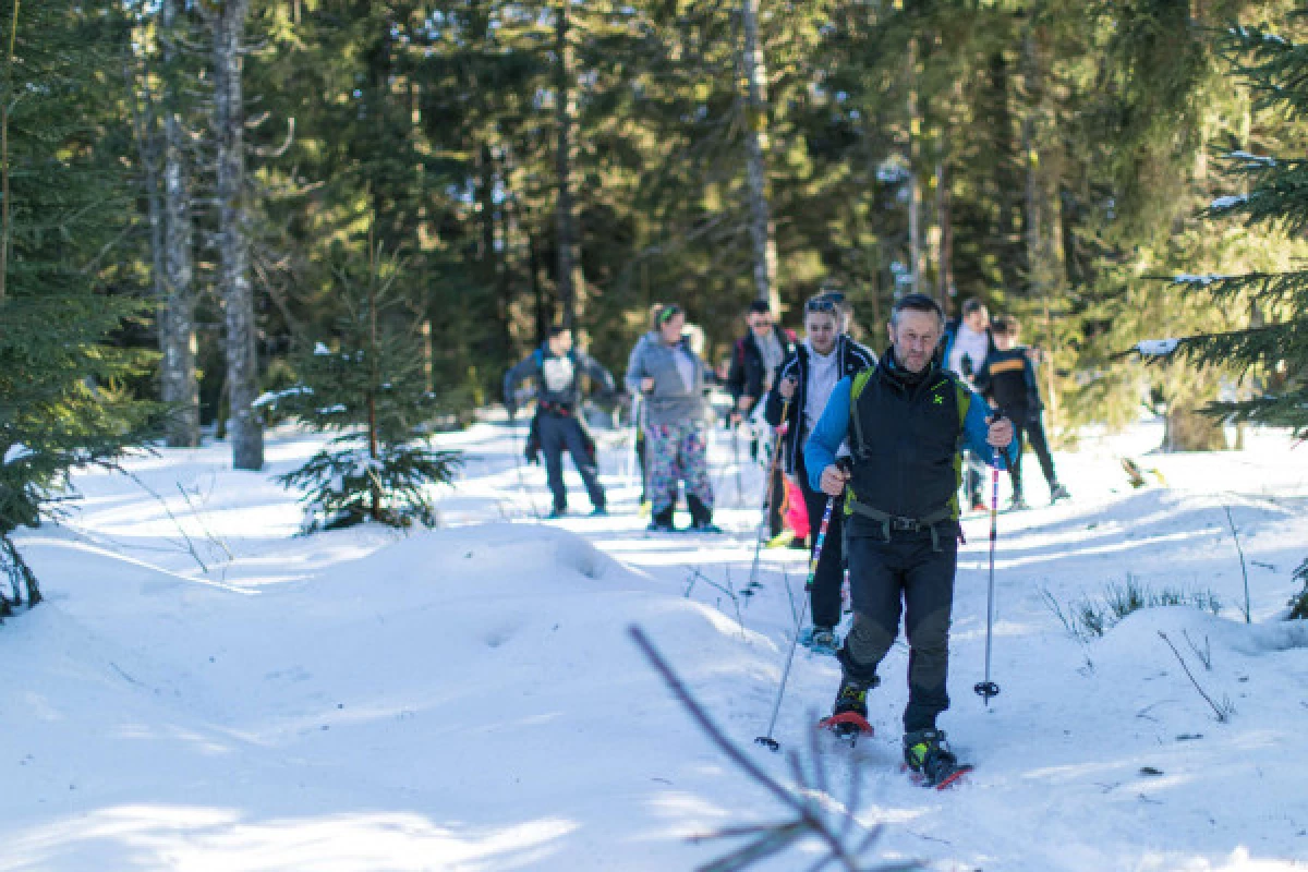 Family snowshoe outing - Bonjour Fun