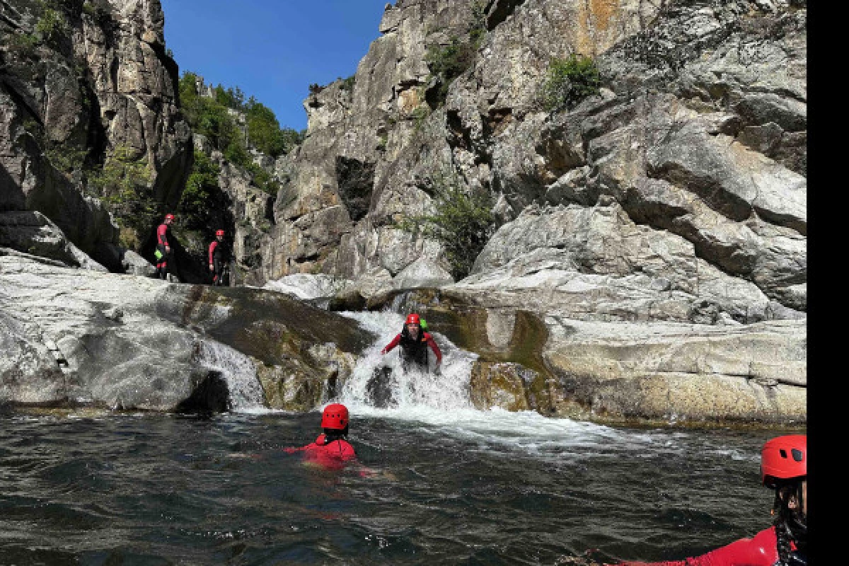 Sportlicher CANYON LA GARDE 1/2 TAG - Bonjour Fun