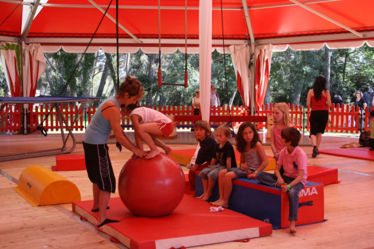 Circus school in Agay - Bonjour Fun