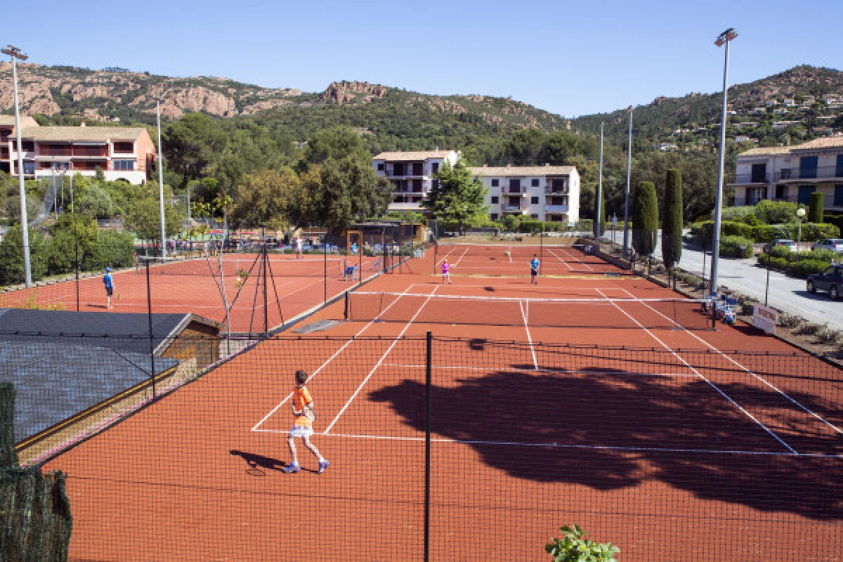 Tennis training course for children - Agay - Bonjour Fun