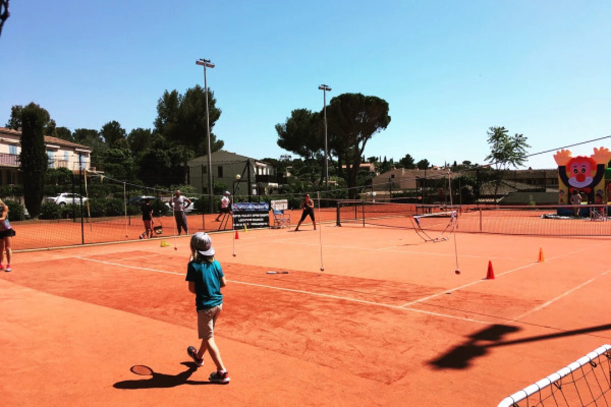 Tennis training course for children - Agay - Bonjour Fun