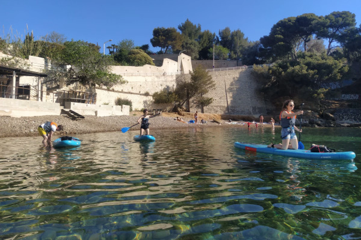 Stand-up paddle boarding in the Calanques of La Ciotat - Bonjour Fun