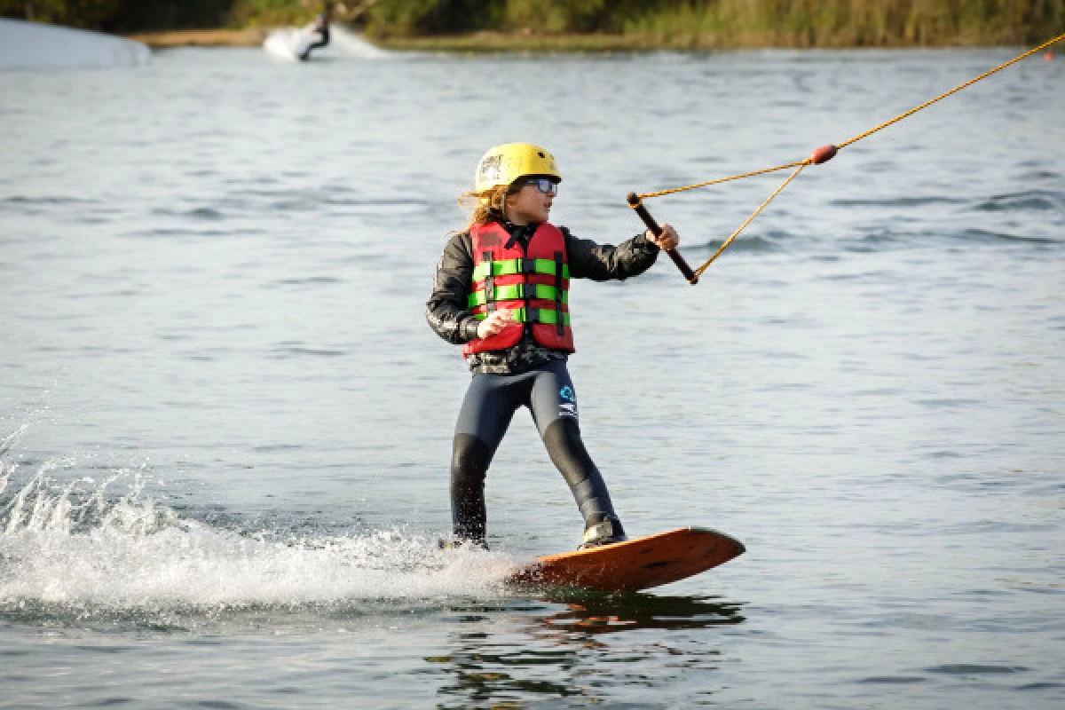 Cable skiing and Wakeboarding - Fun Parc Brumath - Bonjour Fun