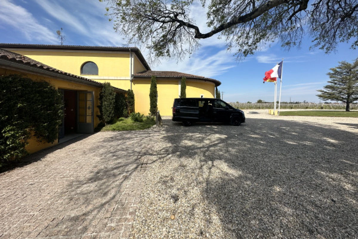 The Medoc Wine Road private day tour (Luxury Minivan) - Bonjour Fun