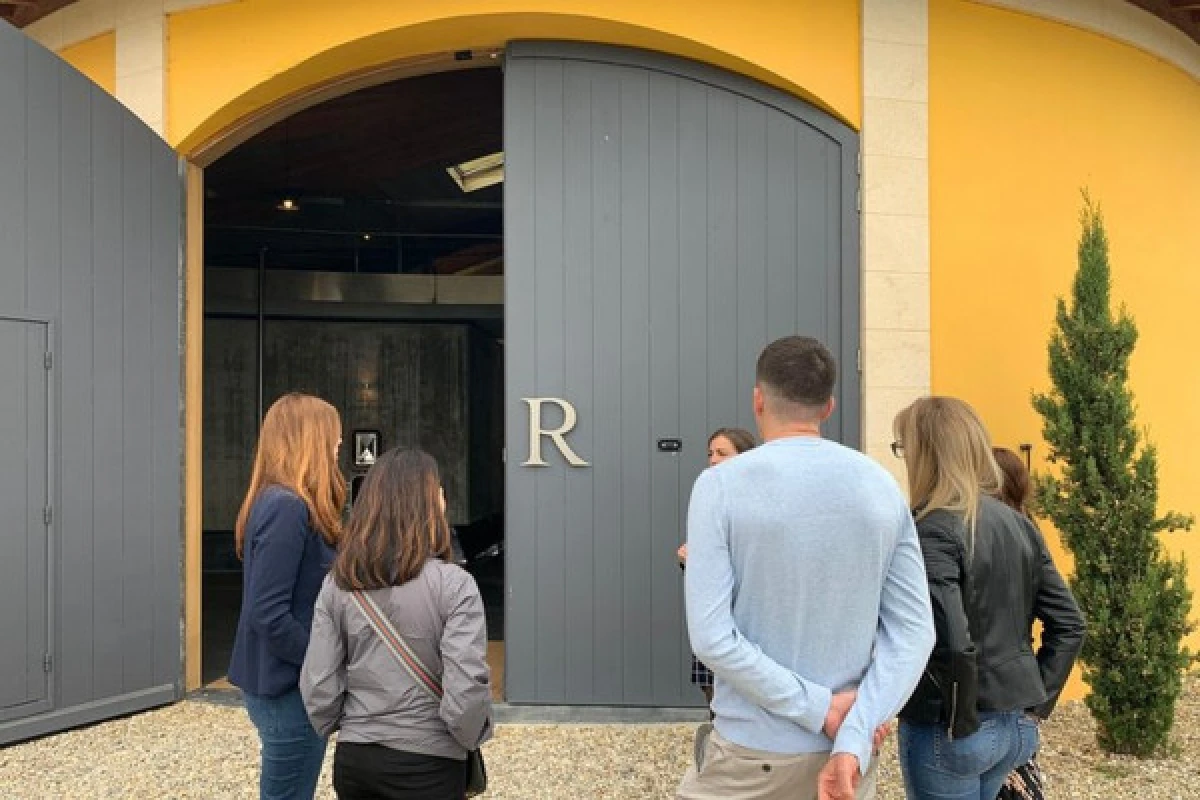The Medoc Wine Road private day tour (Luxury Minivan) - Bonjour Fun