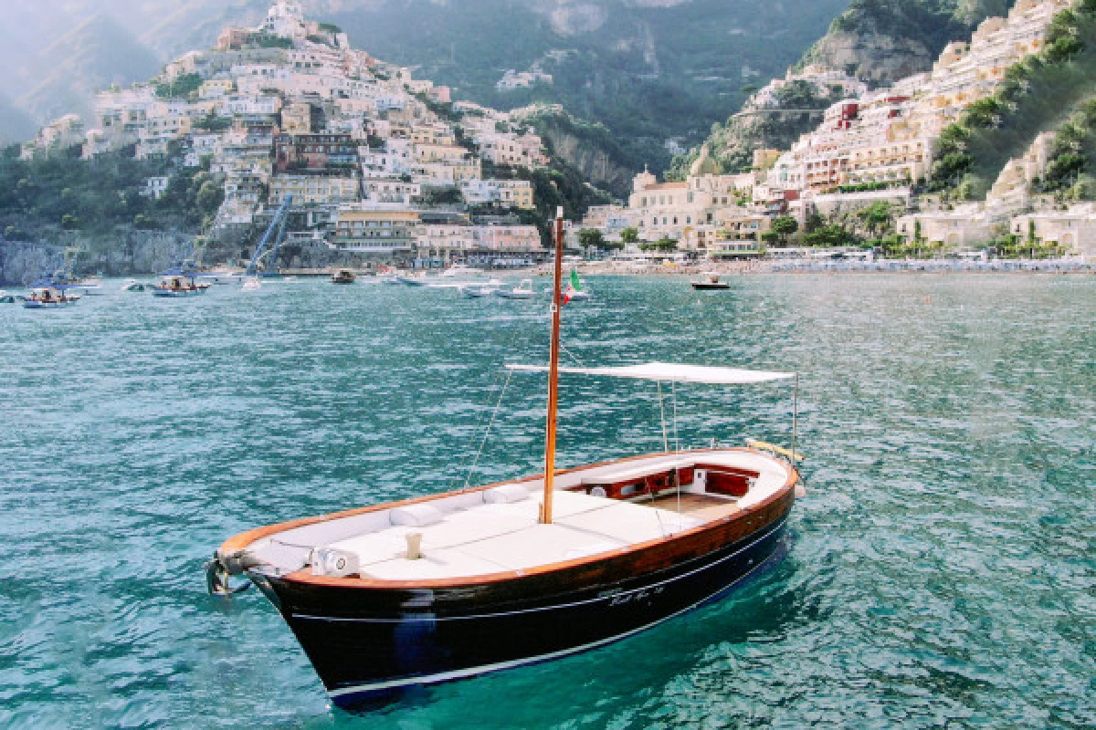 Tour from Positano, in Gozzo Aprea for an unforgettable day, Posi-boat - Bonjour Fun