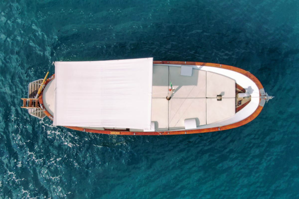 Tour from Positano, in Gozzo Aprea for an unforgettable day, Posi-boat - Bonjour Fun