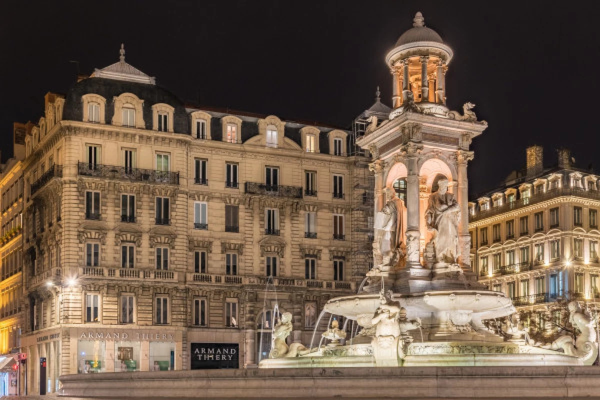 Lyon Food Tour - Bonjour Fun