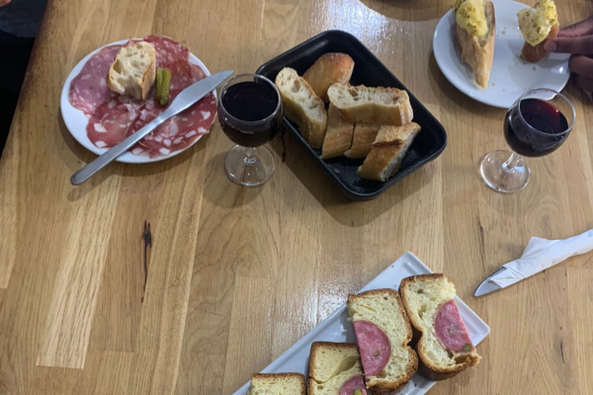 Lyon Food Tour - Bonjour Fun