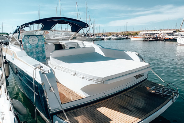 Tour of the Amalfi Coast in Yacht Ferretti 35, Skipper and fuel included - Bonjour Fun