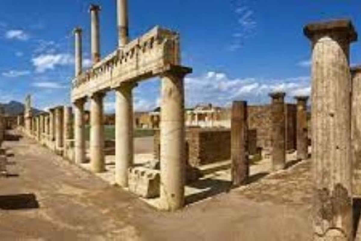 Tour Pompeii and Vesuvius from Naples - Group Tour - Bonjour Fun