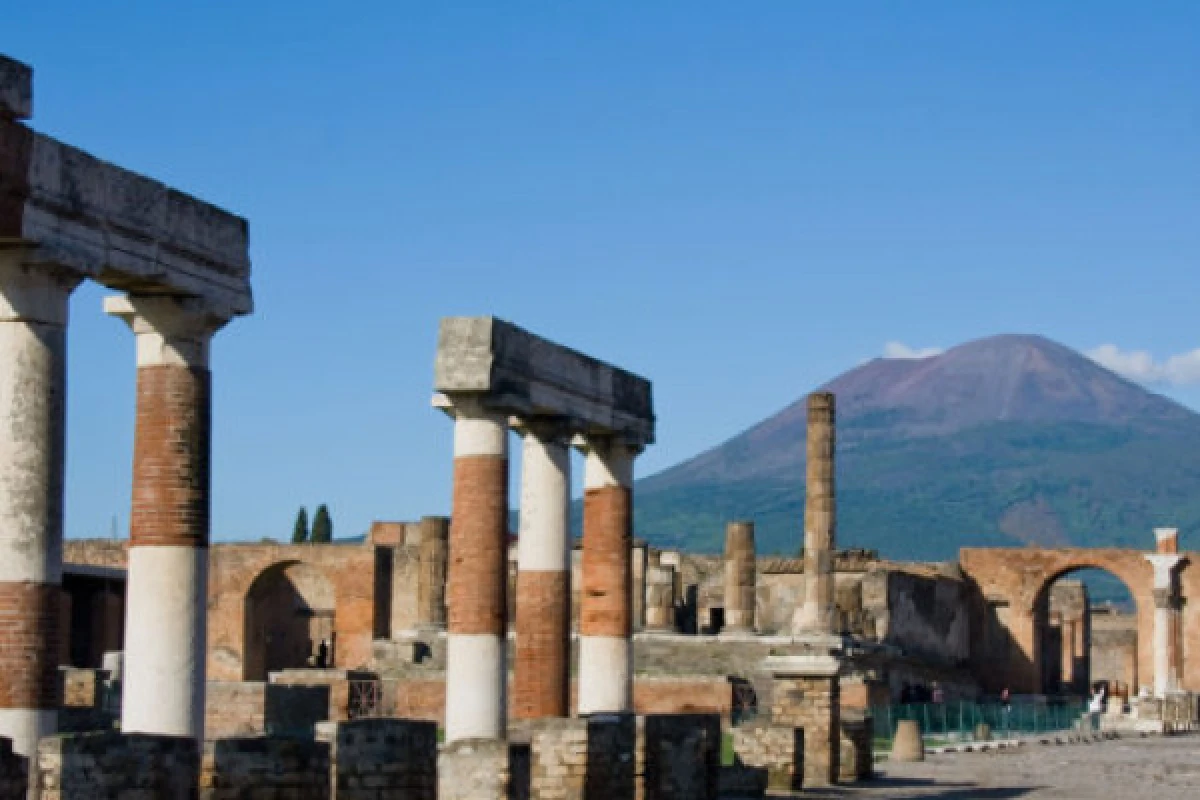 Tour Pompeii from Naples - Group Tour - Bonjour Fun