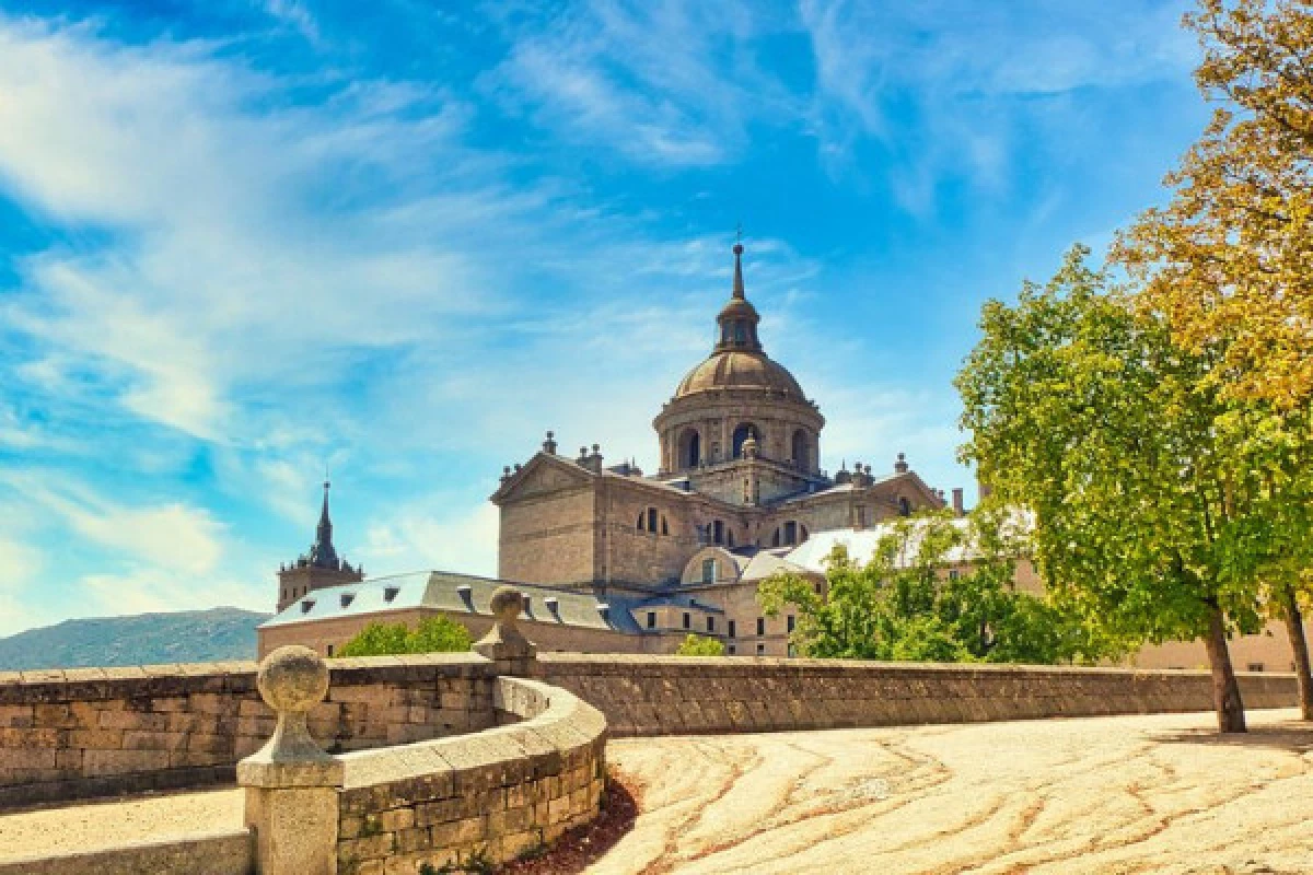 Escorial and Valley Private Tour (8h) with driver - Bonjour Fun