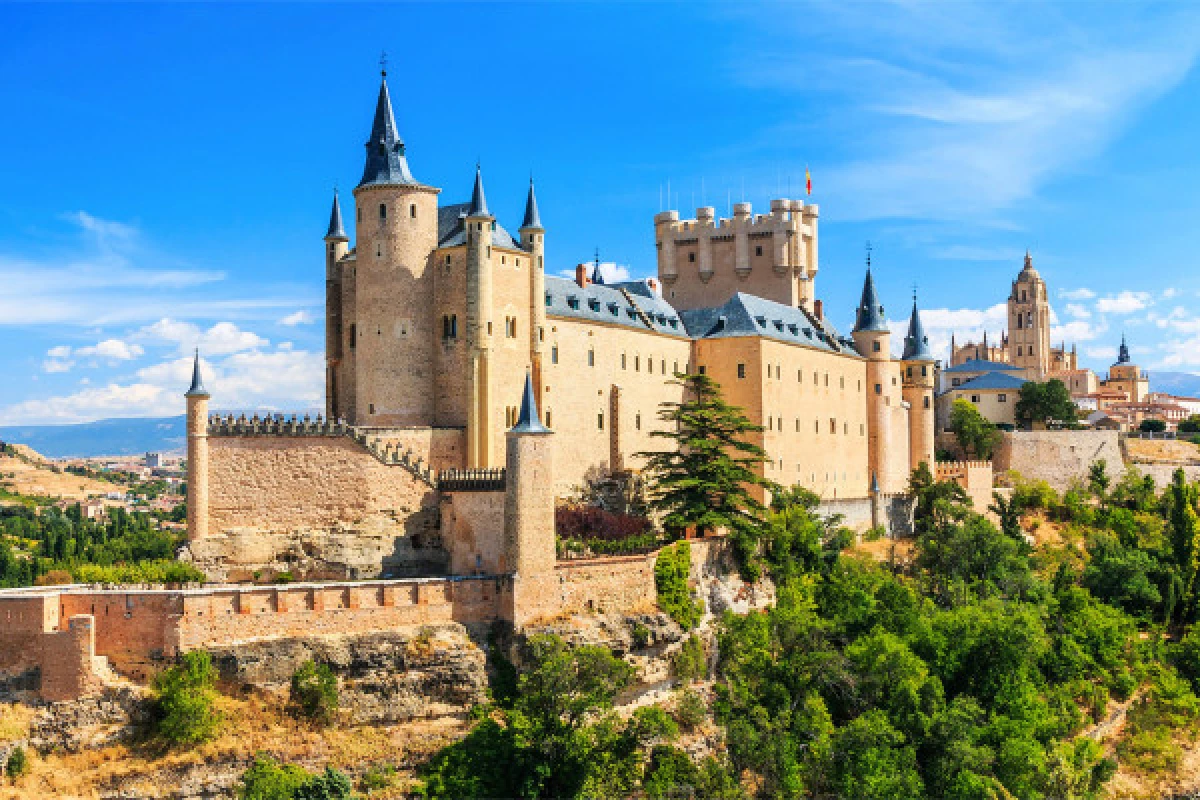 Segovia Private Tour with driver (8hours) - Bonjour Fun