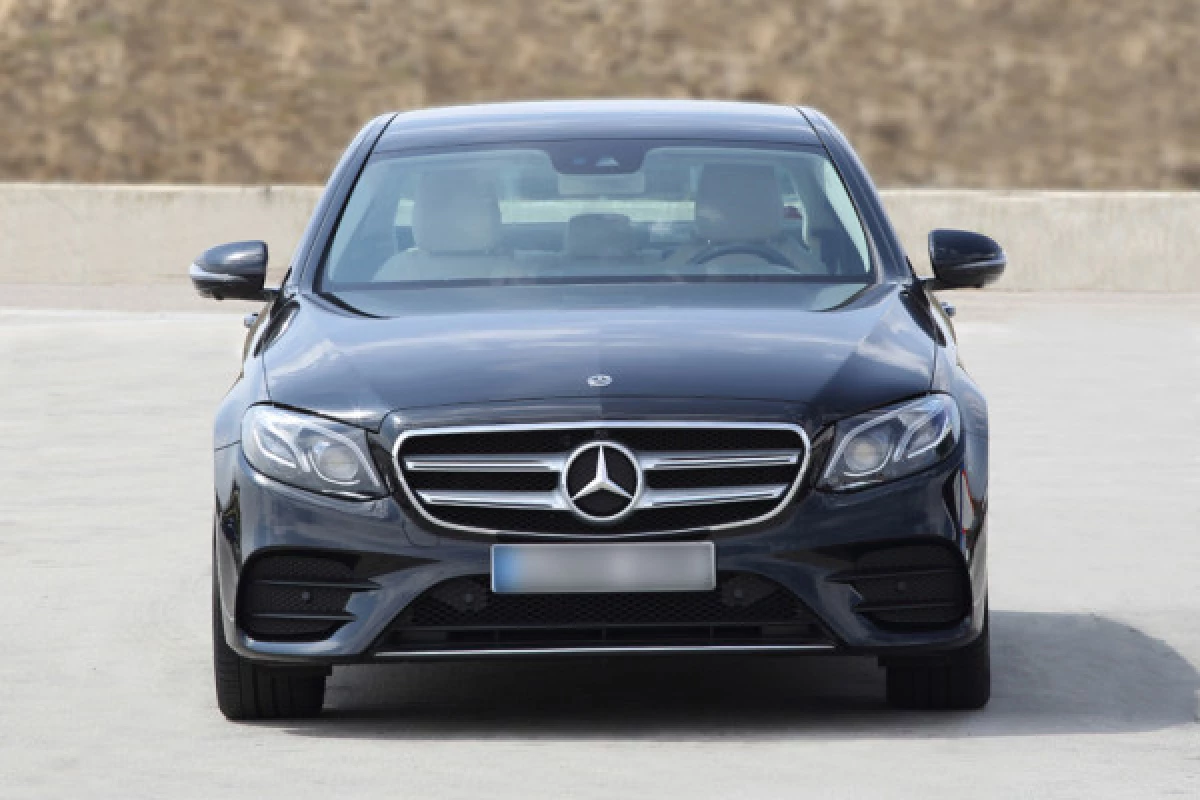 Private Transfer Mercedes E Airport to Hotel Madrid - Bonjour Fun