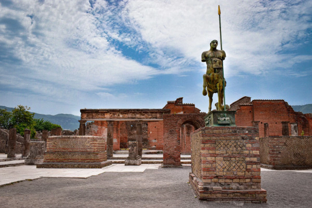 Transfer to explore Vesuvius and Pompeii - Bonjour Fun