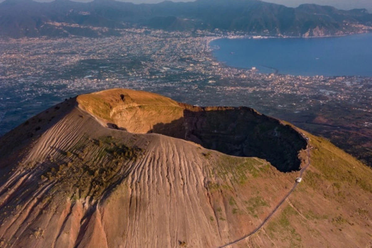 Transfer to explore Vesuvius and Pompeii - Bonjour Fun