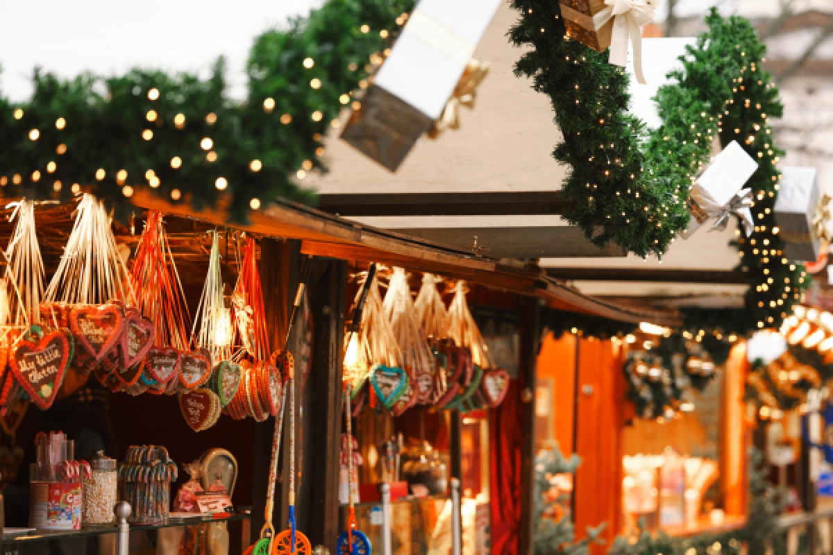 Unusual treasure hunt on Christmas markets Annecy - Bonjour Fun