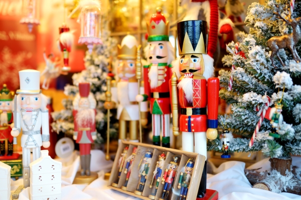 Unusual treasure hunt on the Christmas market (Riquewihr) - Bonjour Fun