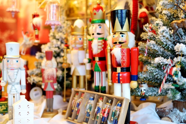 Unusual treasure hunt on the Christmas market (Vienne) - Bonjour Fun