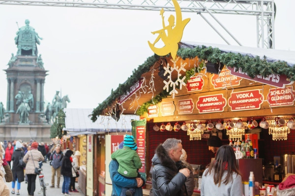 Unusual treasure hunt on the Christmas market (Vienne) - Bonjour Fun
