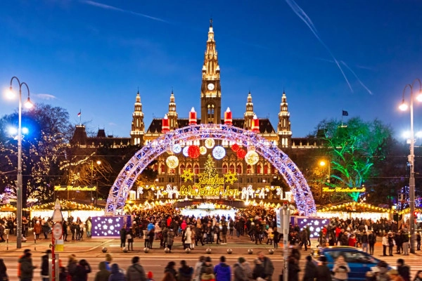 Unusual treasure hunt on the Christmas market (Vienne) - Bonjour Fun