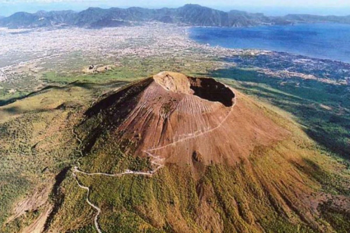 Vesuvius from Naples - Group Tour - Bonjour Fun