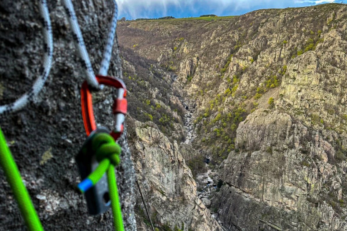 VIA CORDA aventure LES BALCONS DU CHASSEZAC - Bonjour Fun