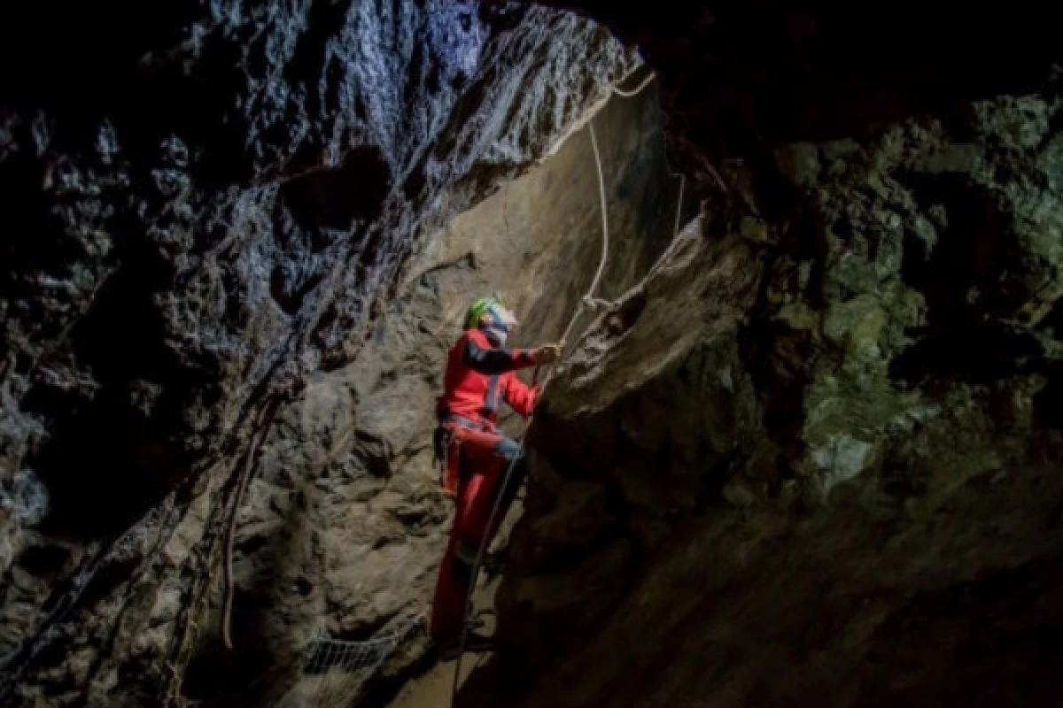 UNDERGROUND VIA FERRATA - Bonjour Fun