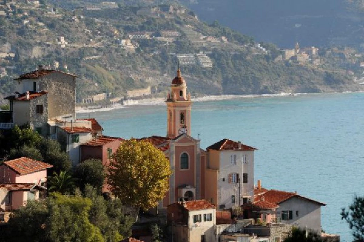 Ventimiglia and its market - Coach Excursion - Bonjour Fun