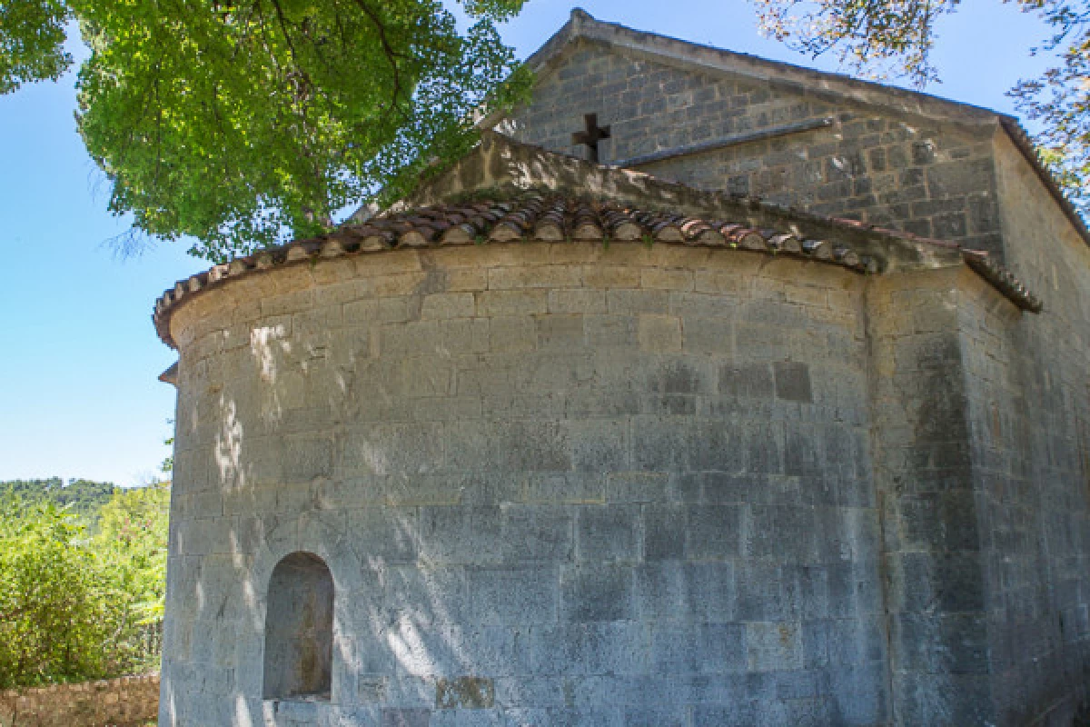 Guided tour of the Chapel of Notre-Dame de l'Ormeau-Seillans - Bonjour Fun