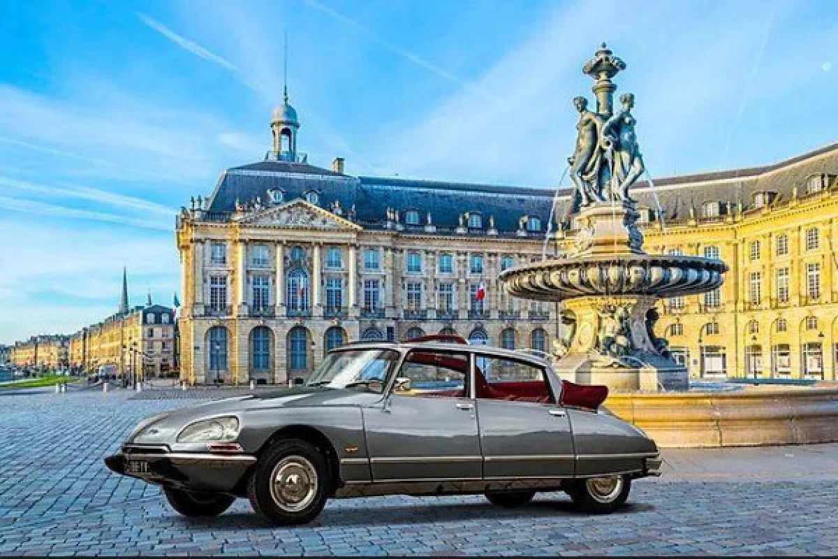 City tour in a presidential Citroën DS (by day or by night) - Bonjour Fun