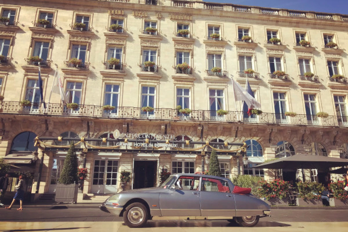 City tour in a presidential Citroën DS (by day or by night) - Bonjour Fun