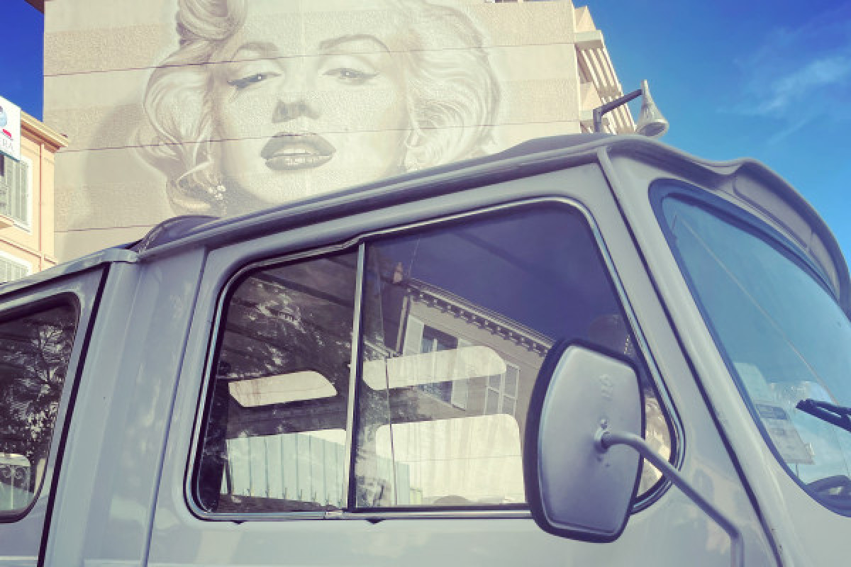 Cannes: City Tour in classic French Bus (2 hours) - Bonjour Fun