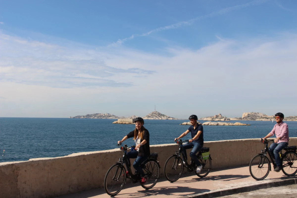 Calanques Park visit by e bike with virtual guide - Bonjour Fun