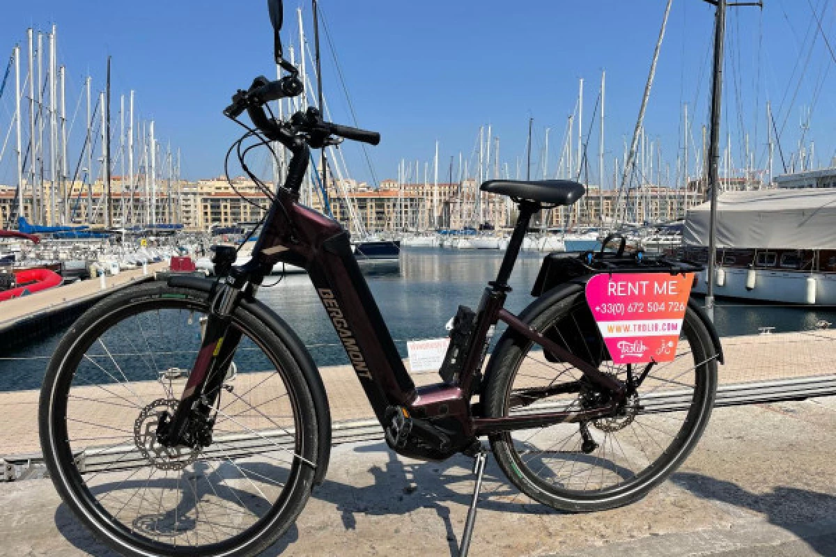 Calanques Park visit by e bike with virtual guide - Bonjour Fun