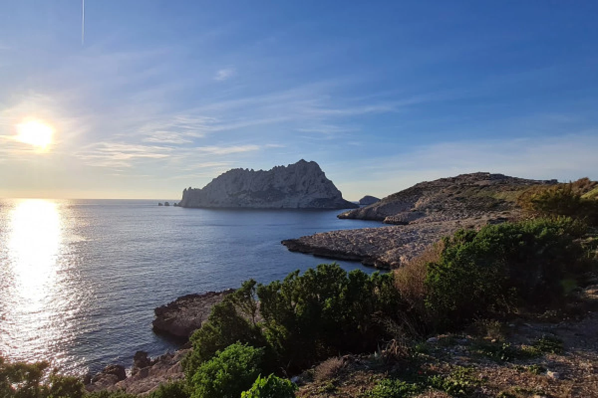 Calanques Park visit by e bike with virtual guide - Bonjour Fun